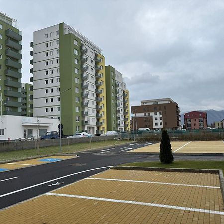 Coresi Mall Area Studios & Apartments By Glam Braşov Esterno foto