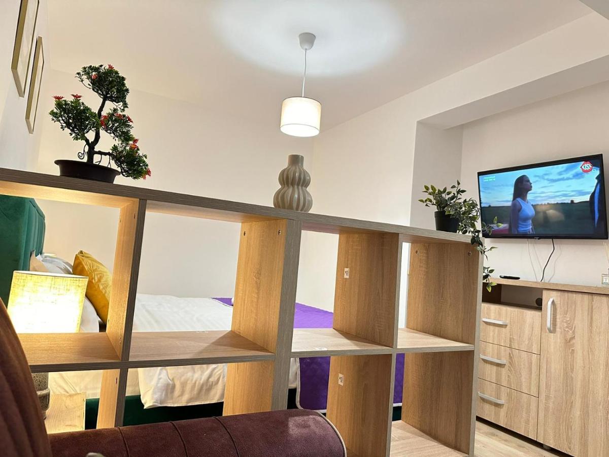 Coresi Mall Area Studios & Apartments By Glam Braşov Esterno foto