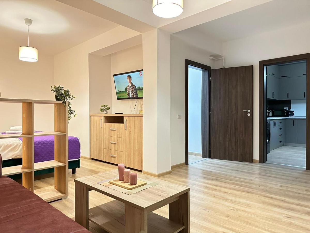 Coresi Mall Area Studios & Apartments By Glam Braşov Esterno foto