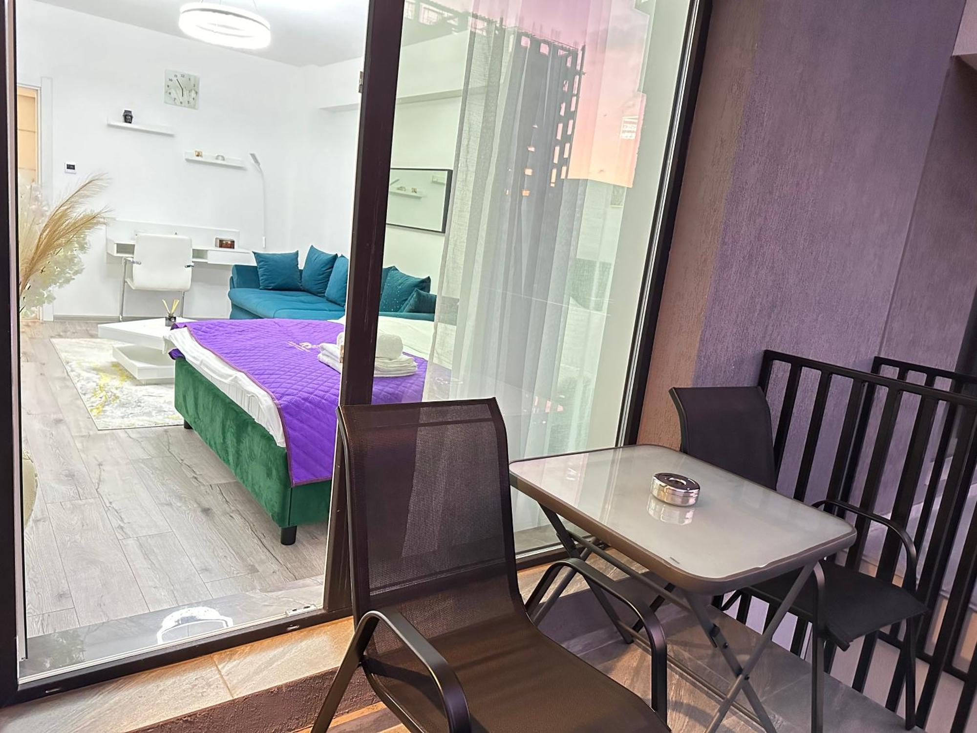 Coresi Mall Area Studios & Apartments By Glam Braşov Esterno foto