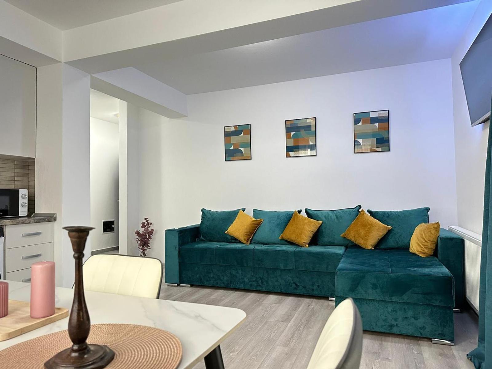 Coresi Mall Area Studios & Apartments By Glam Braşov Esterno foto