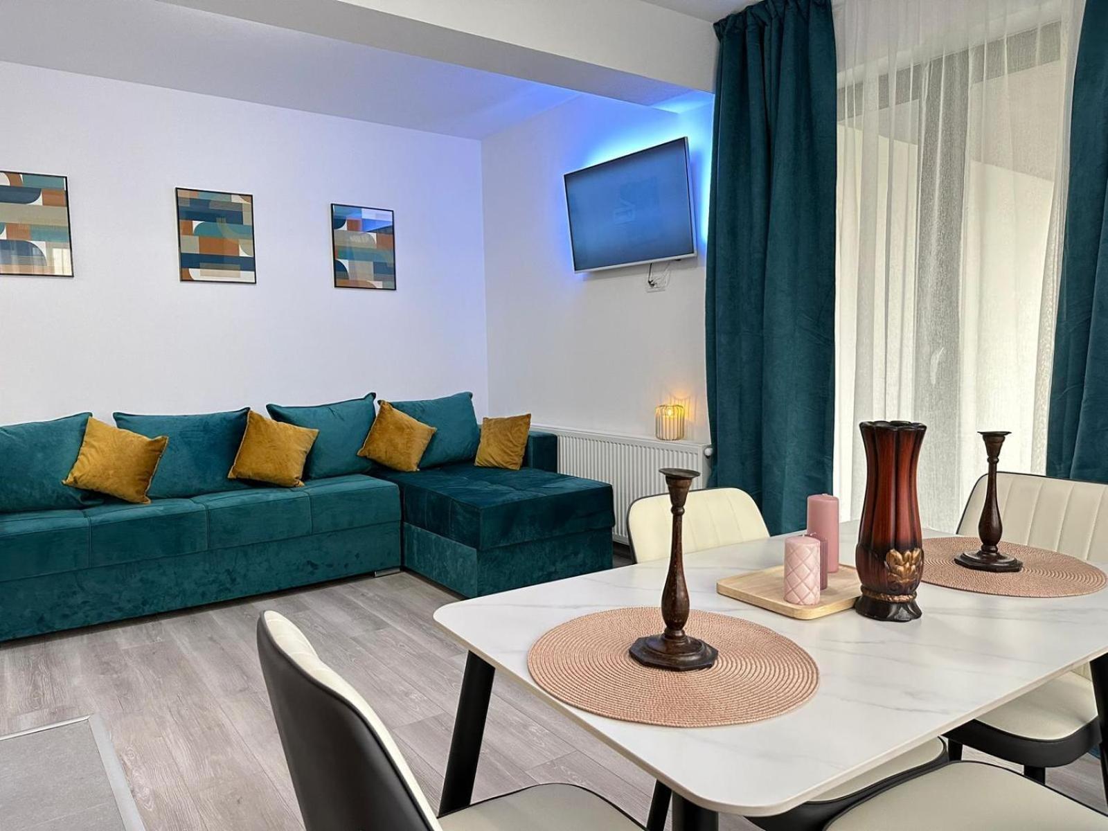 Coresi Mall Area Studios & Apartments By Glam Braşov Esterno foto