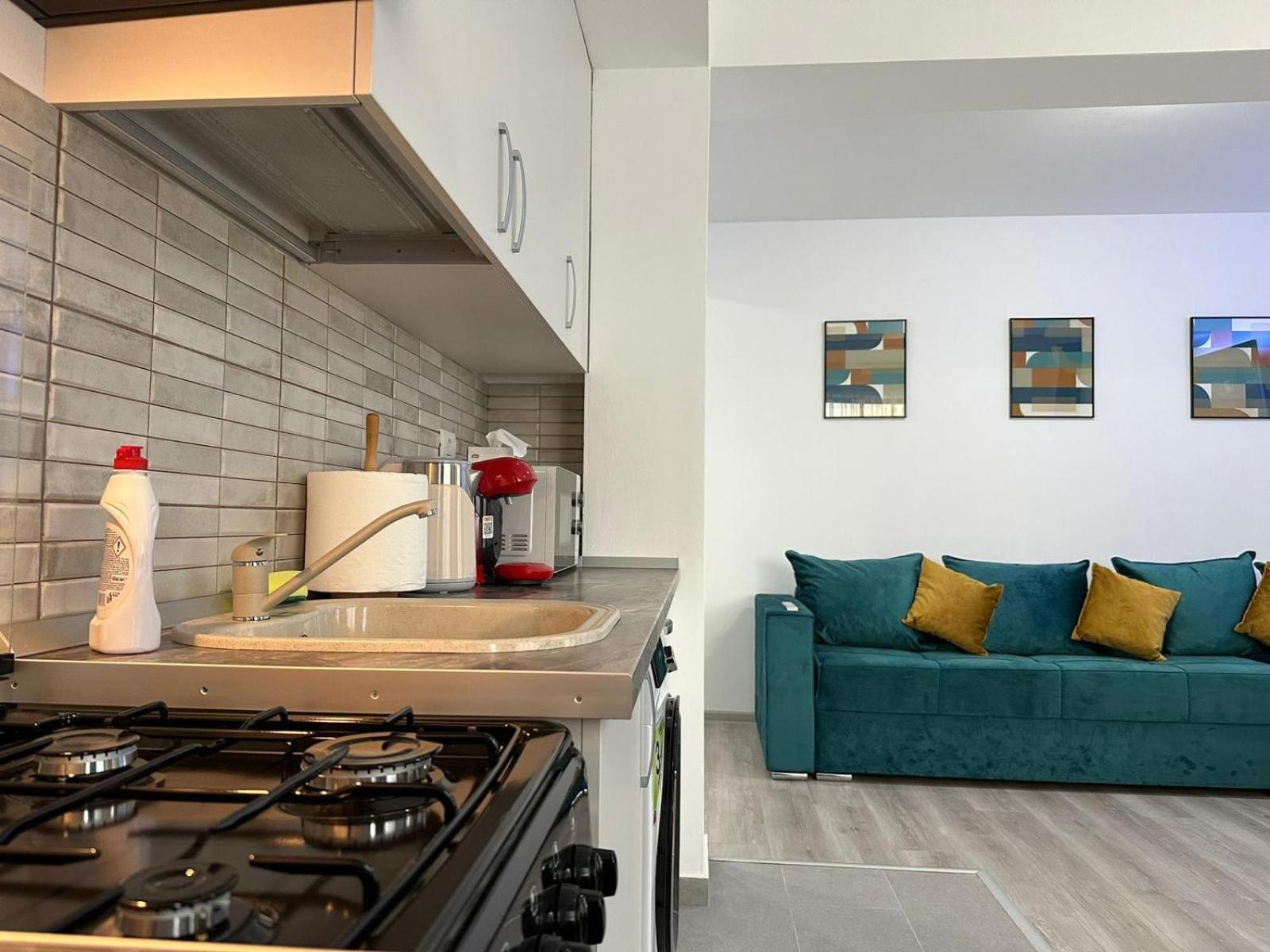 Coresi Mall Area Studios & Apartments By Glam Braşov Esterno foto