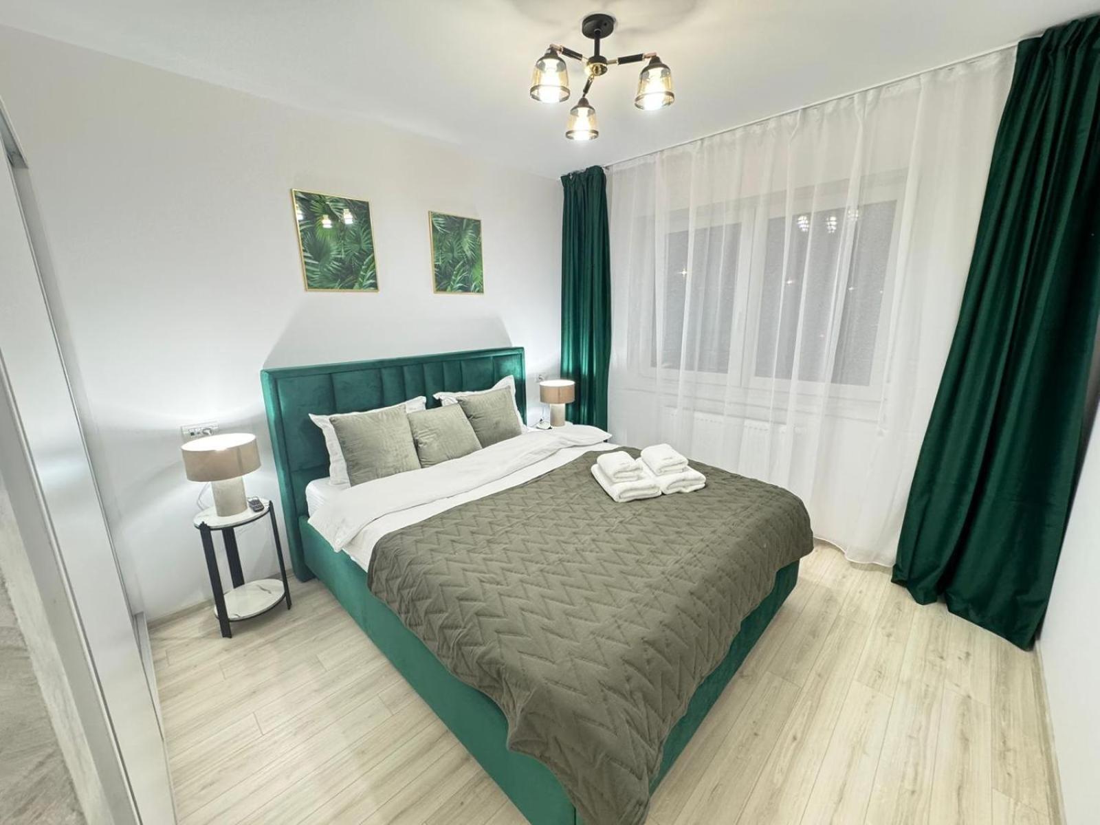 Coresi Mall Area Studios & Apartments By Glam Braşov Esterno foto