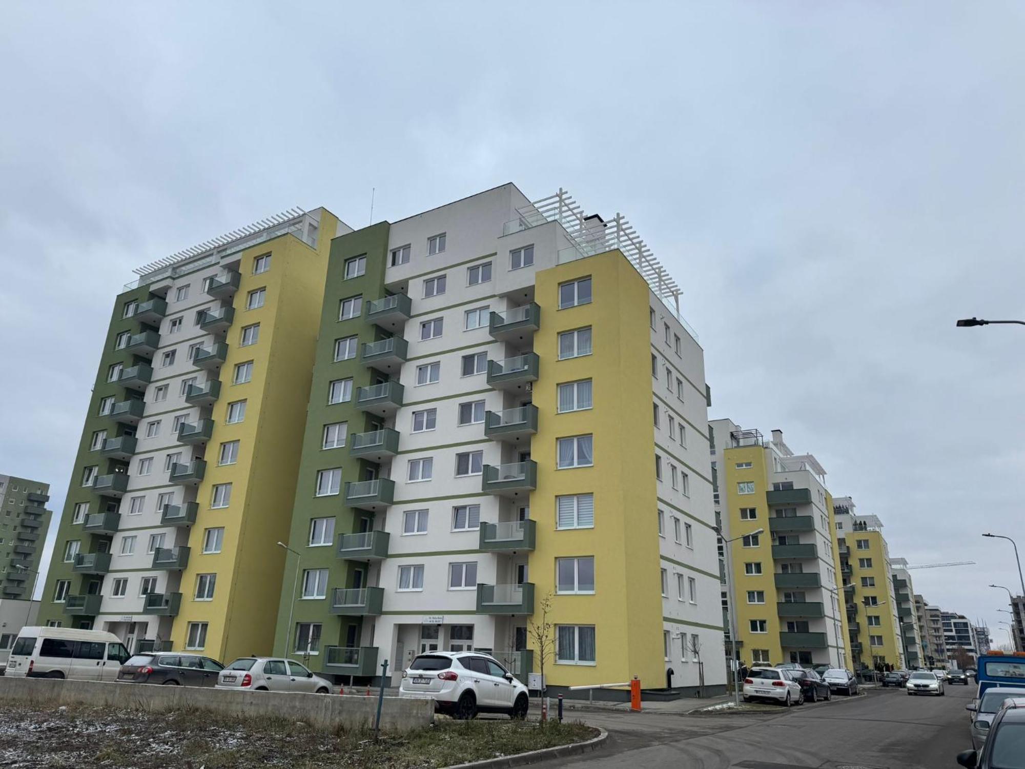Coresi Mall Area Studios & Apartments By Glam Braşov Esterno foto