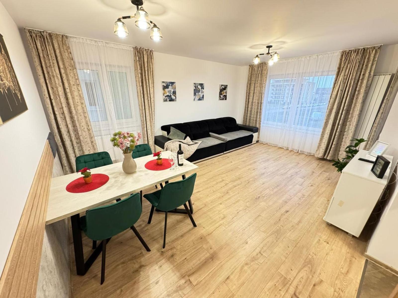 Coresi Mall Area Studios & Apartments By Glam Braşov Esterno foto