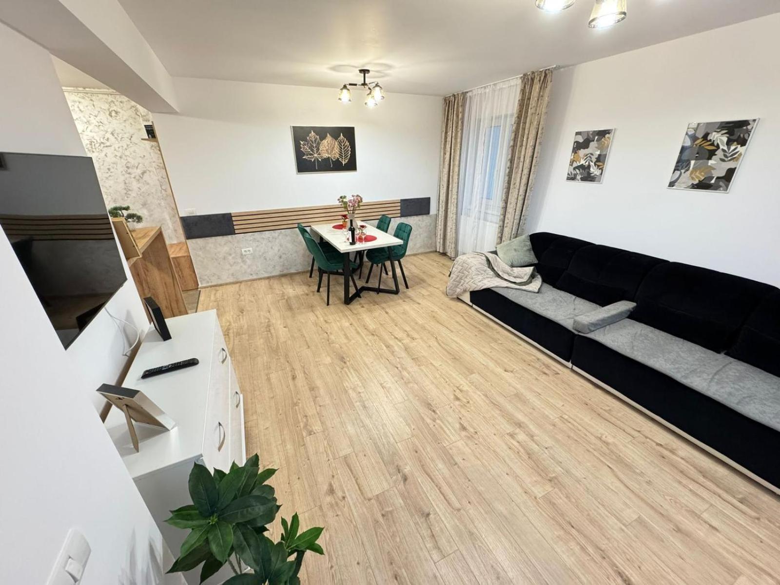 Coresi Mall Area Studios & Apartments By Glam Braşov Esterno foto