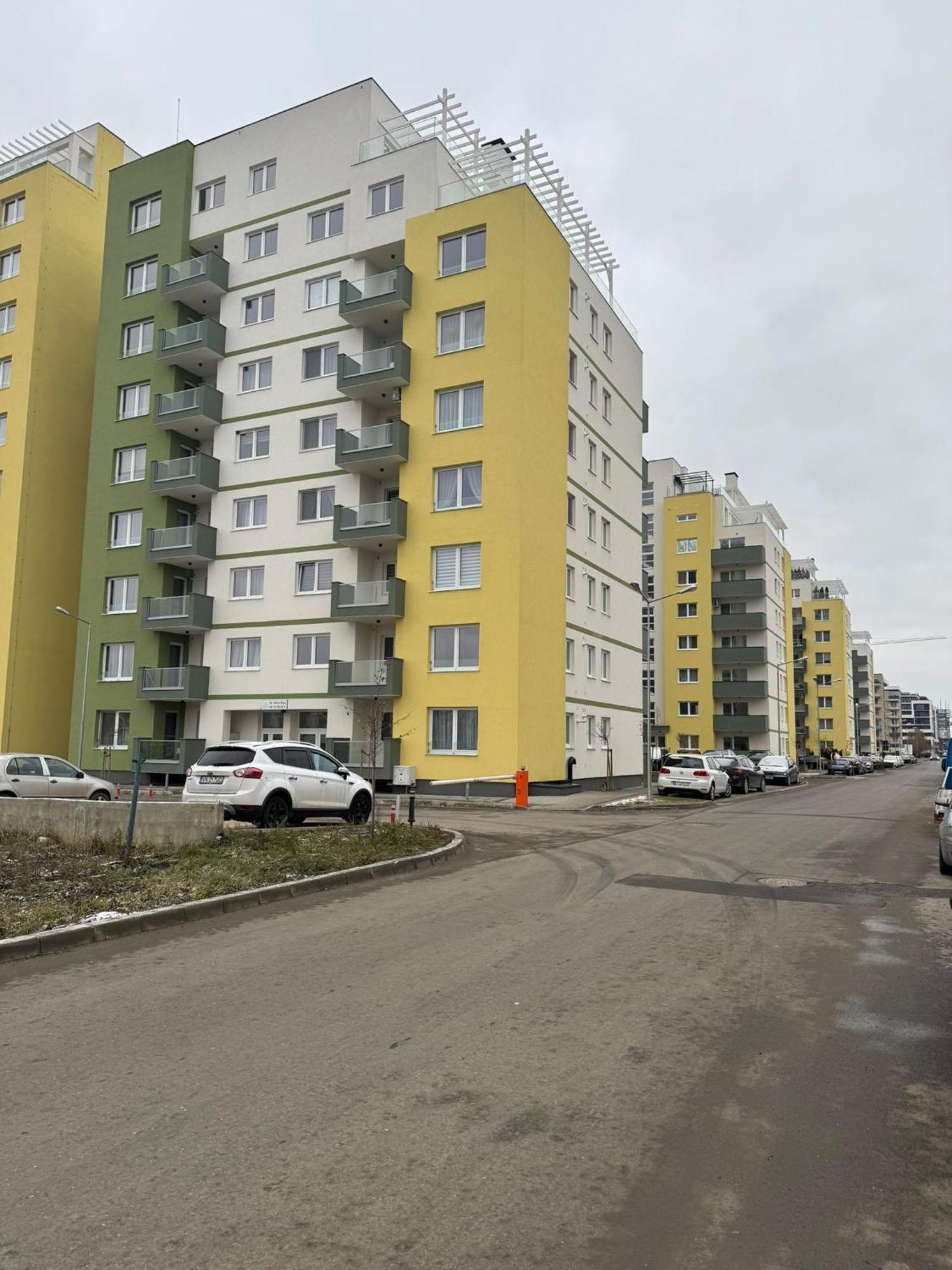 Coresi Mall Area Studios & Apartments By Glam Braşov Esterno foto