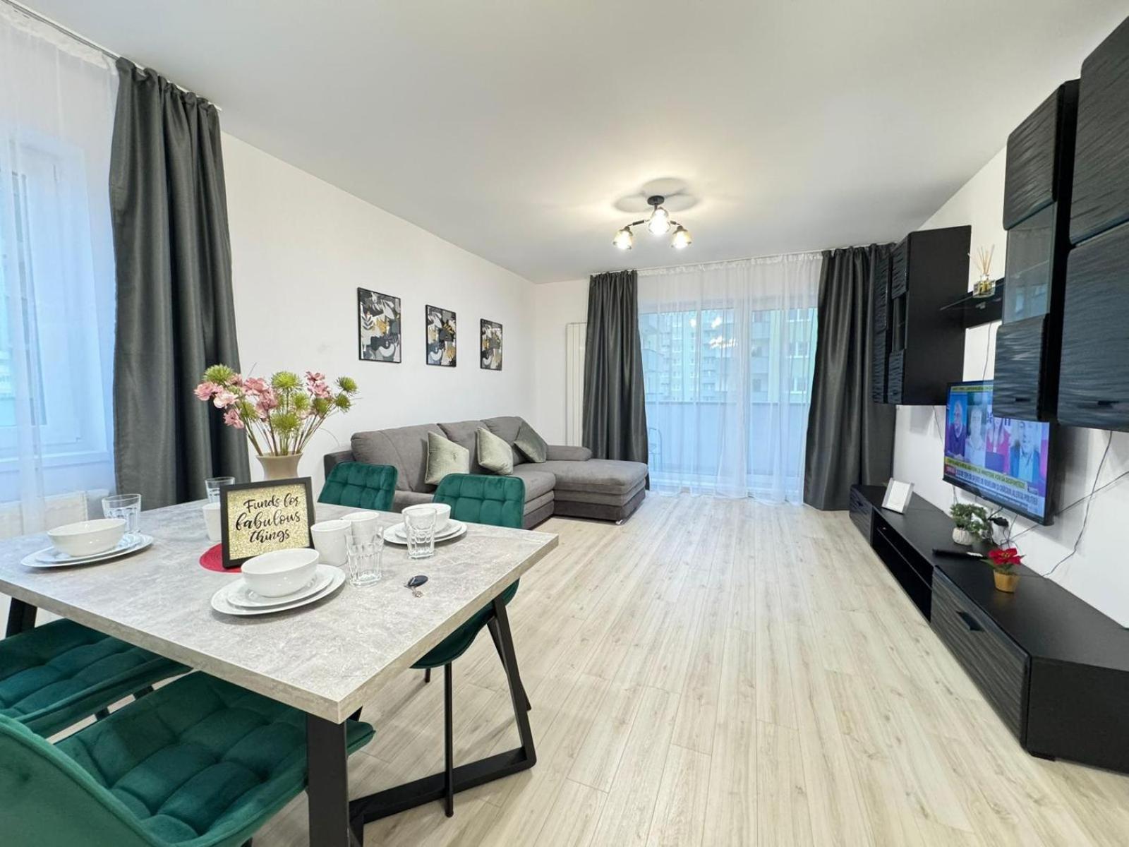 Coresi Mall Area Studios & Apartments By Glam Braşov Esterno foto