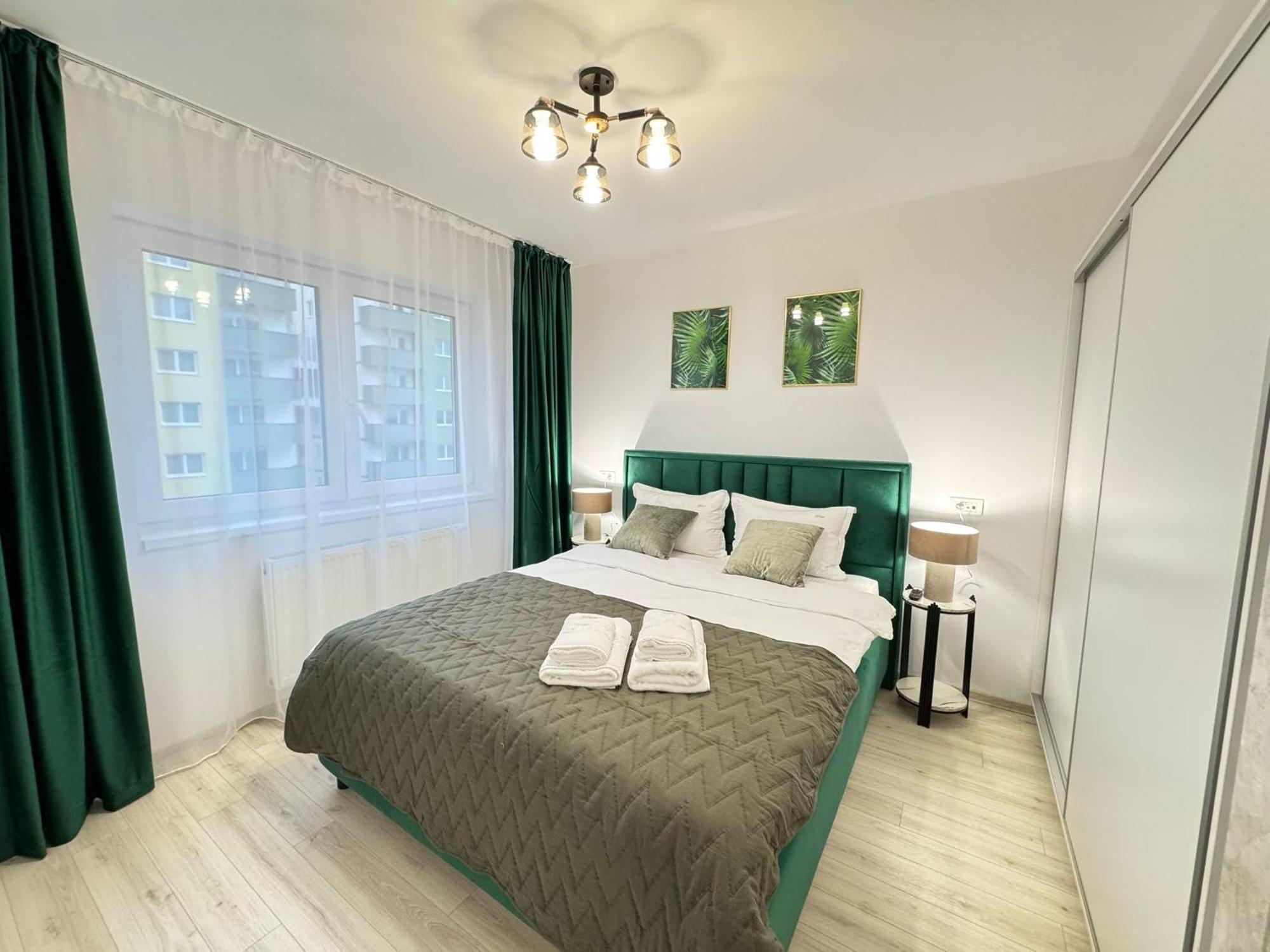Coresi Mall Area Studios & Apartments By Glam Braşov Esterno foto