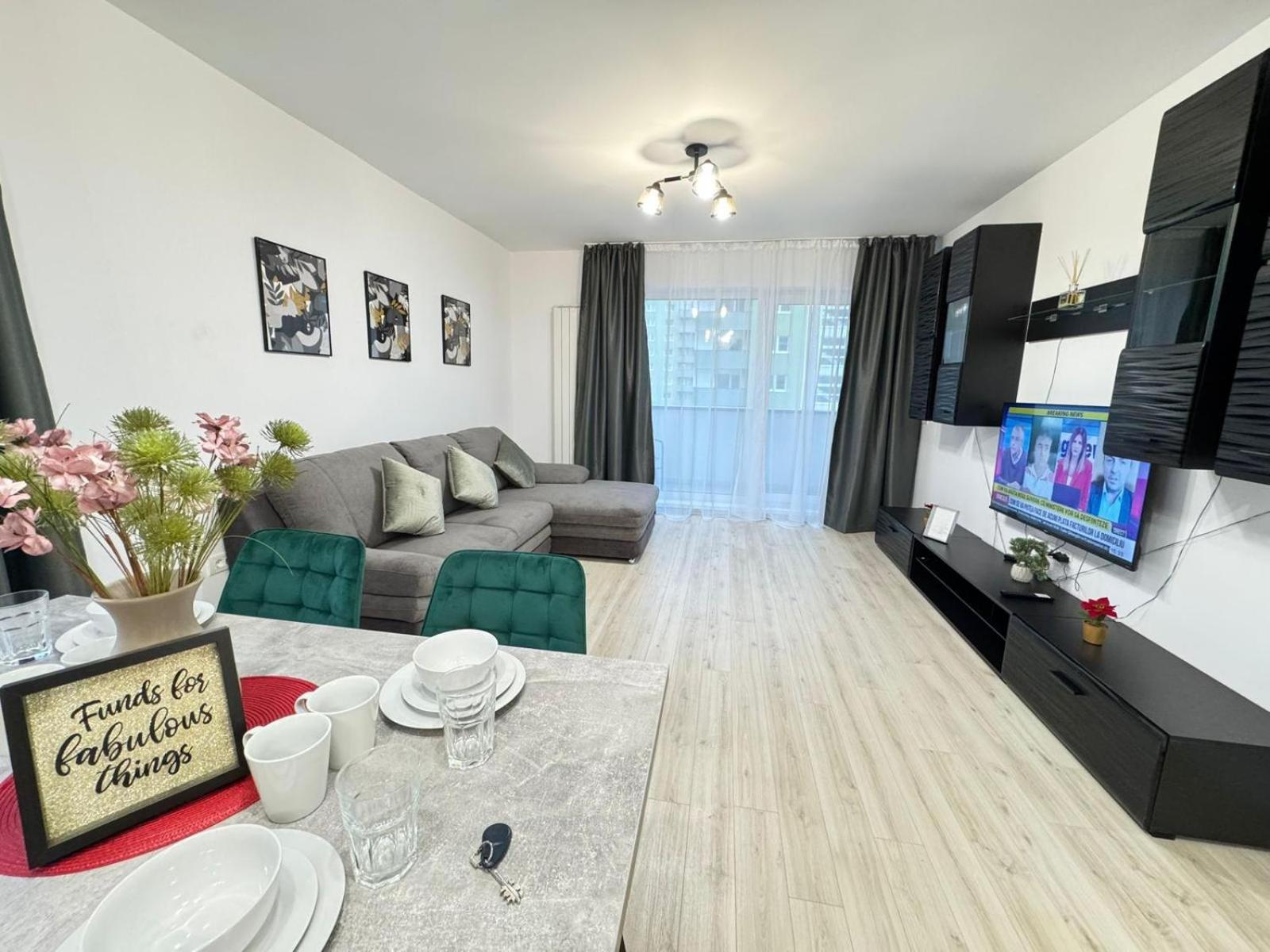 Coresi Mall Area Studios & Apartments By Glam Braşov Esterno foto