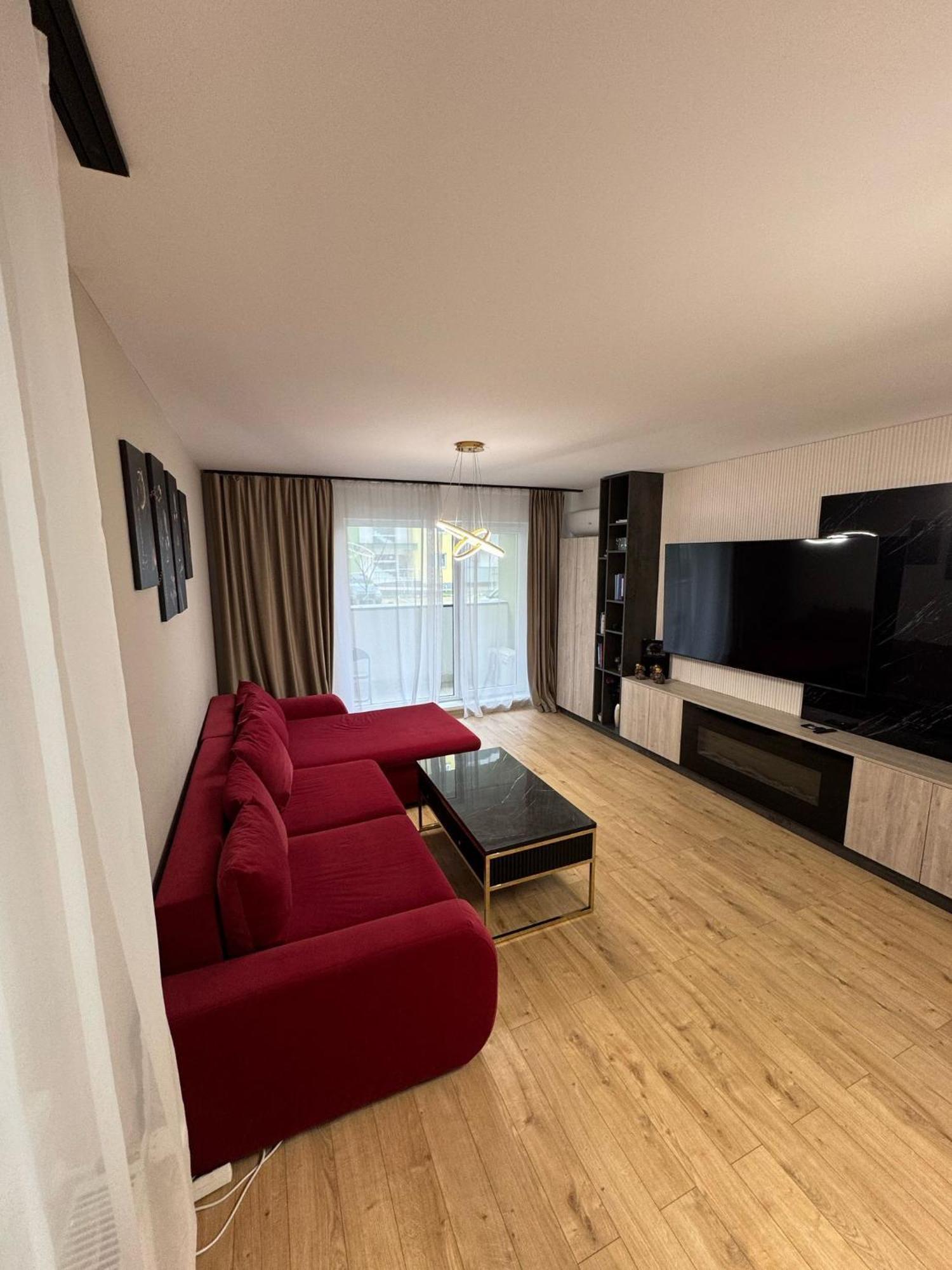 Coresi Mall Area Studios & Apartments By Glam Braşov Esterno foto