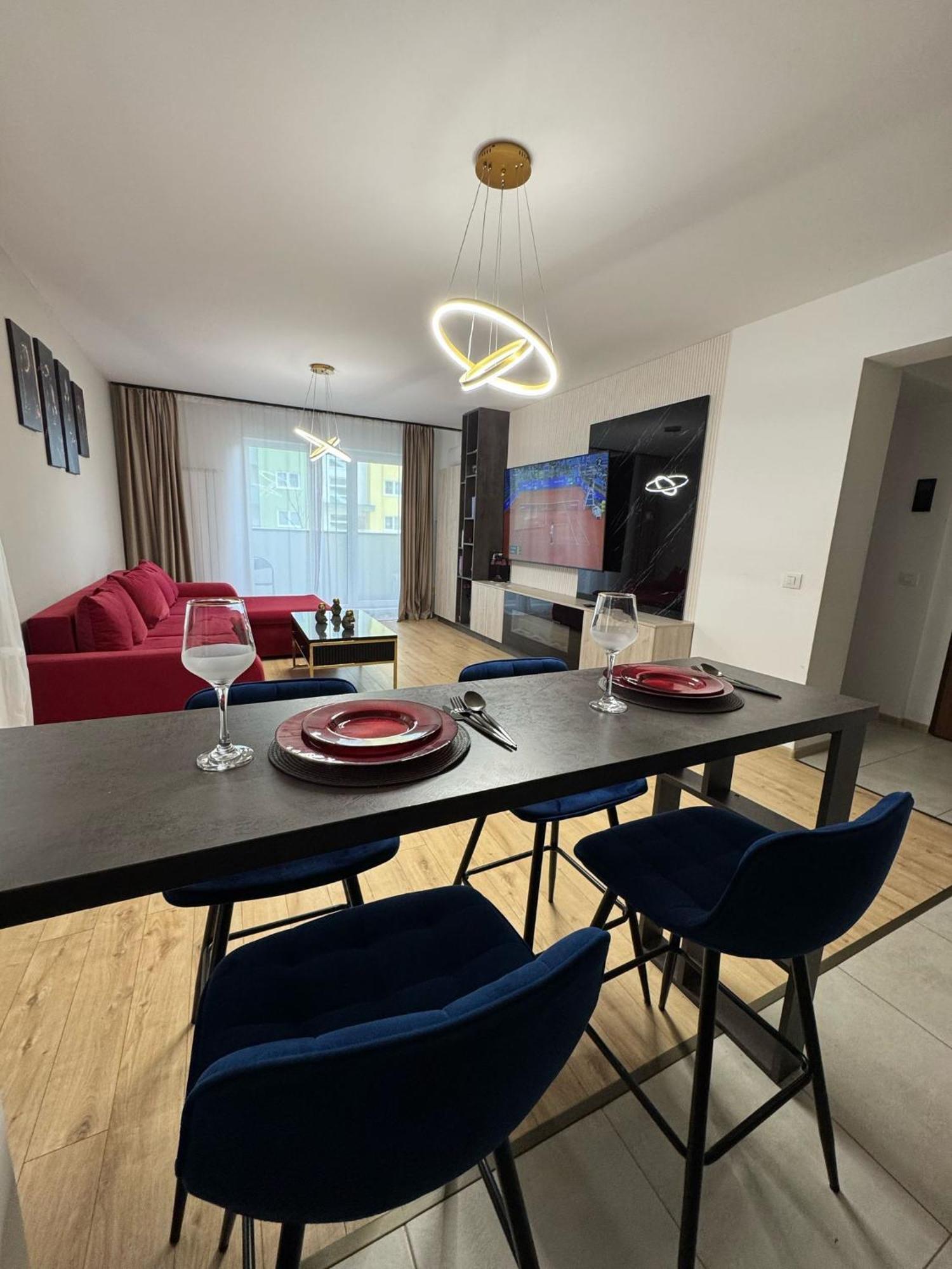 Coresi Mall Area Studios & Apartments By Glam Braşov Esterno foto