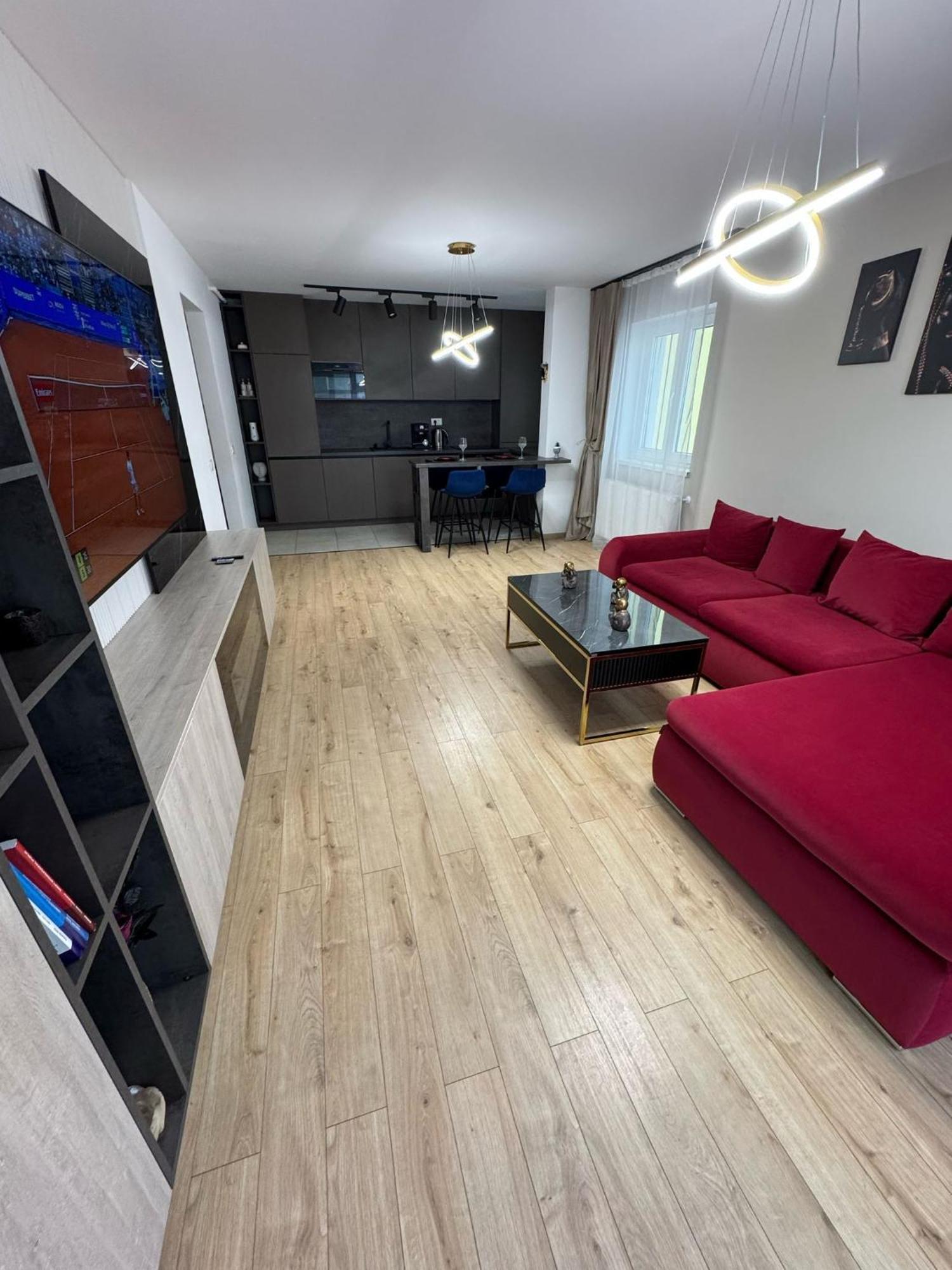 Coresi Mall Area Studios & Apartments By Glam Braşov Esterno foto