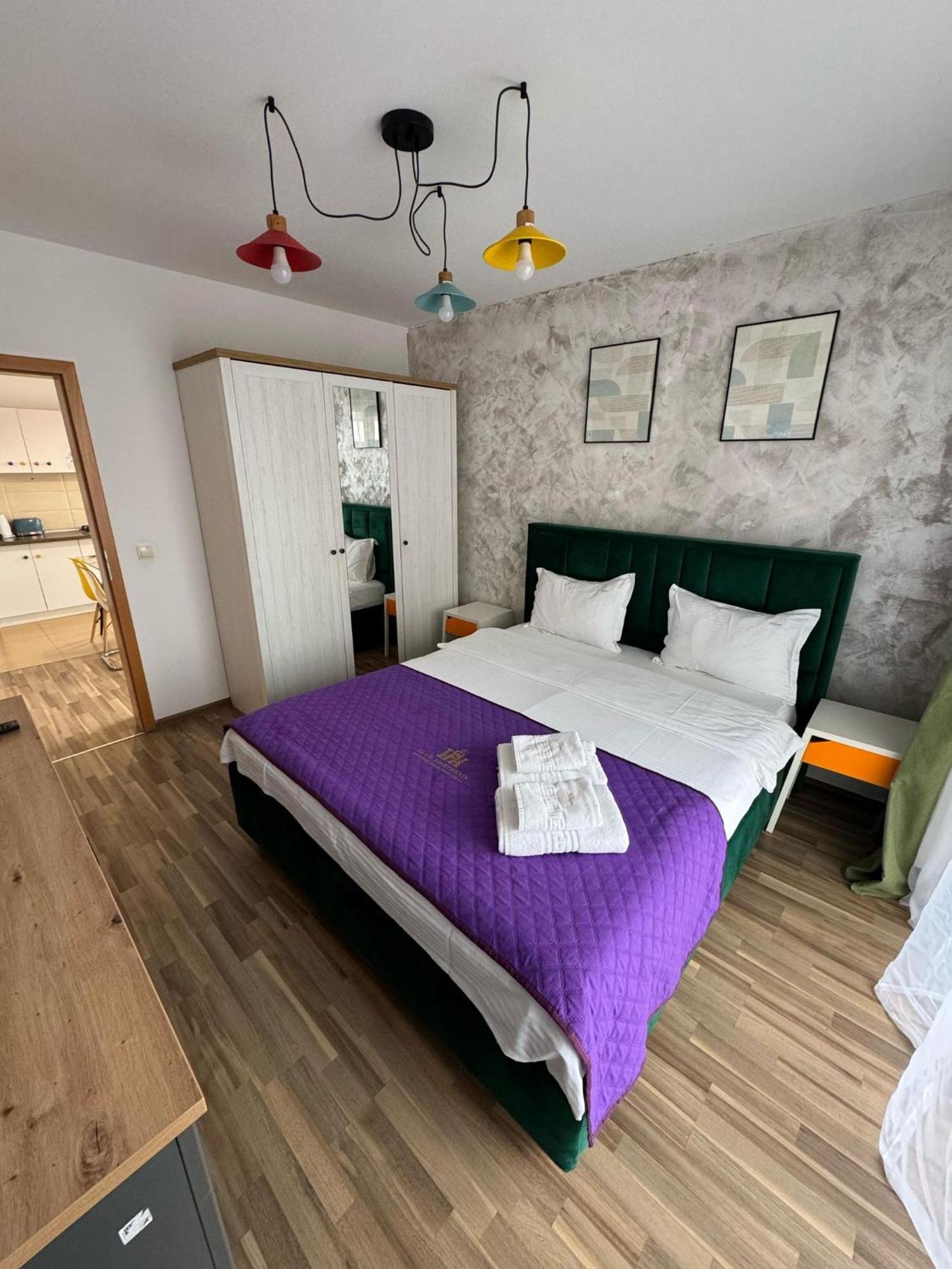 Coresi Mall Area Studios & Apartments By Glam Braşov Esterno foto