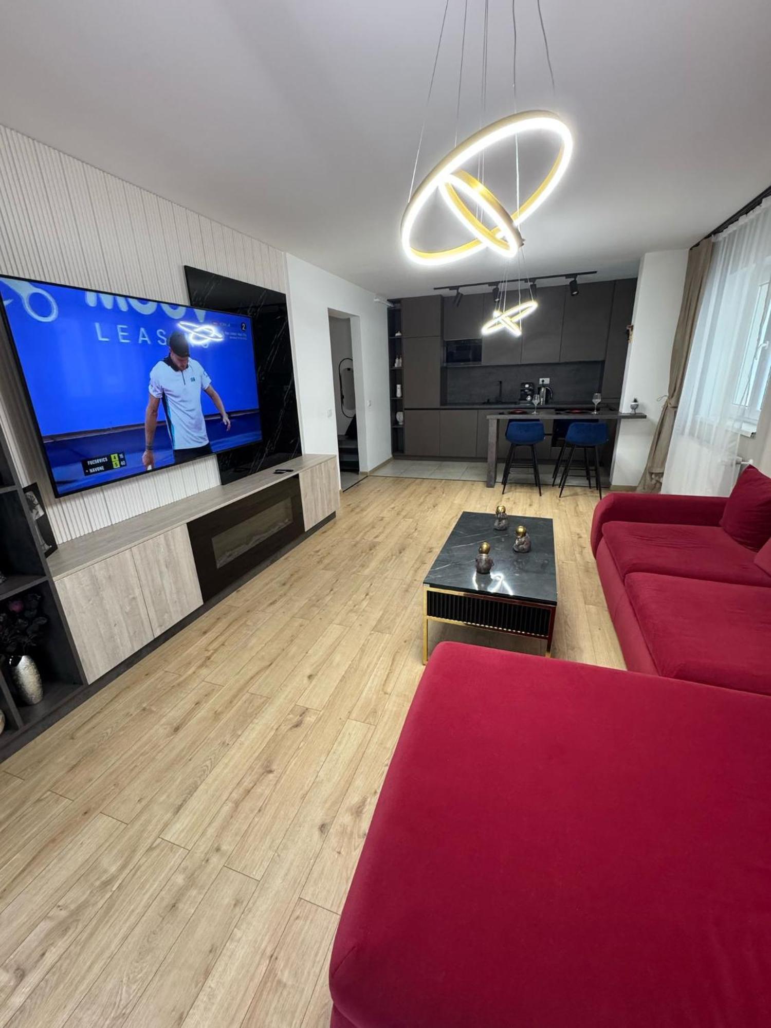 Coresi Mall Area Studios & Apartments By Glam Braşov Esterno foto