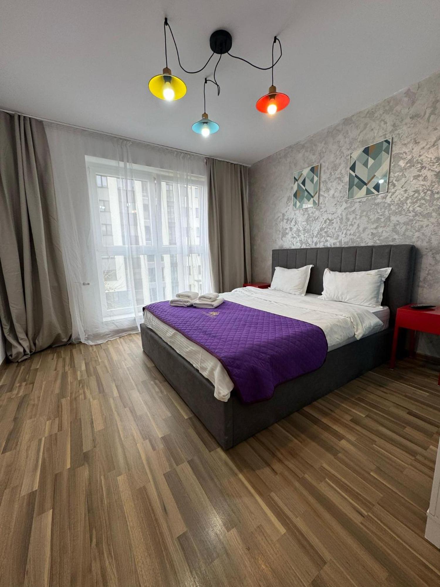 Coresi Mall Area Studios & Apartments By Glam Braşov Esterno foto