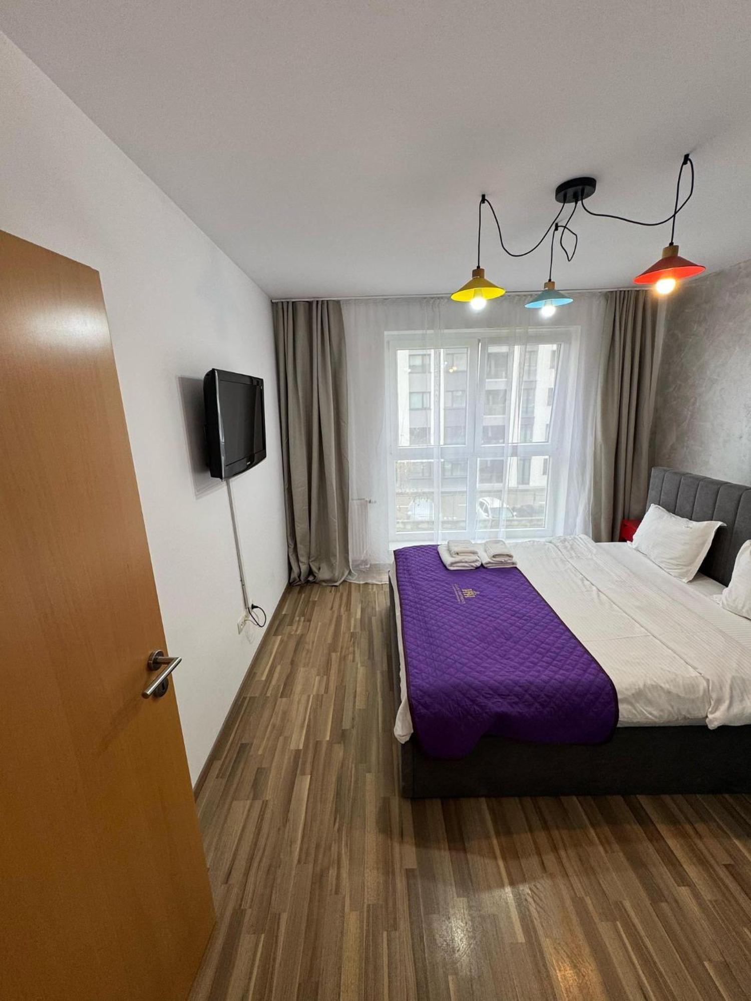 Coresi Mall Area Studios & Apartments By Glam Braşov Esterno foto